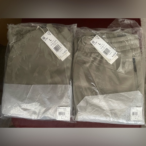 WOMEN’S ADIDAS Z.N.E. HOODED SWEATSHIRT SIZE LARGE *NWT* retail $100 - Picture 13 of 13